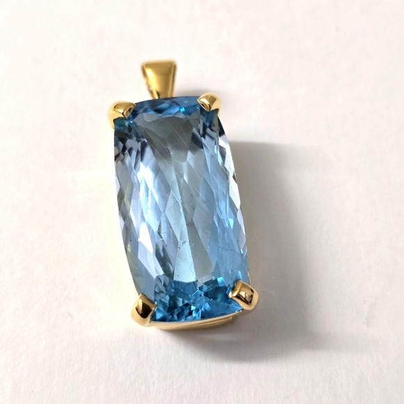 Watch Video / Sterling Silver 925 Blue Topaz Pendant (Approx. 28–30 Carats)